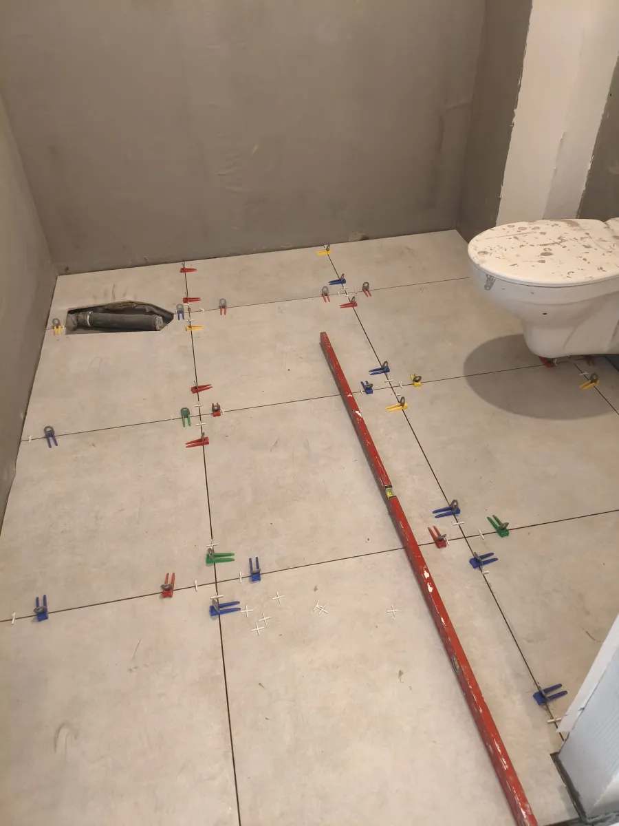 Prace podłogowe i instalacyjne
